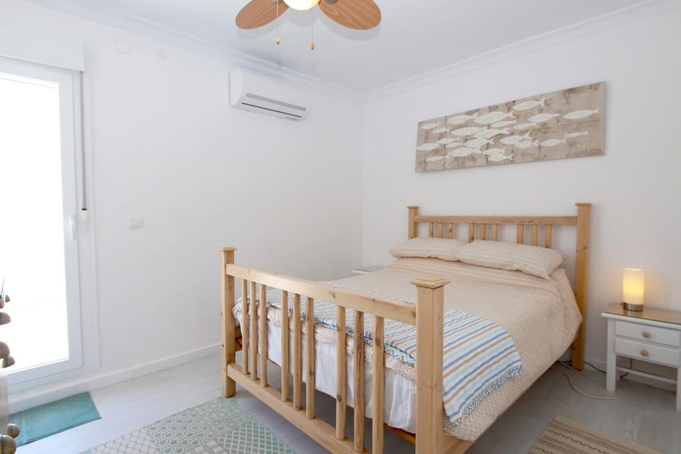 Bed, Photo of the whole room, Bedroom, air conditioner