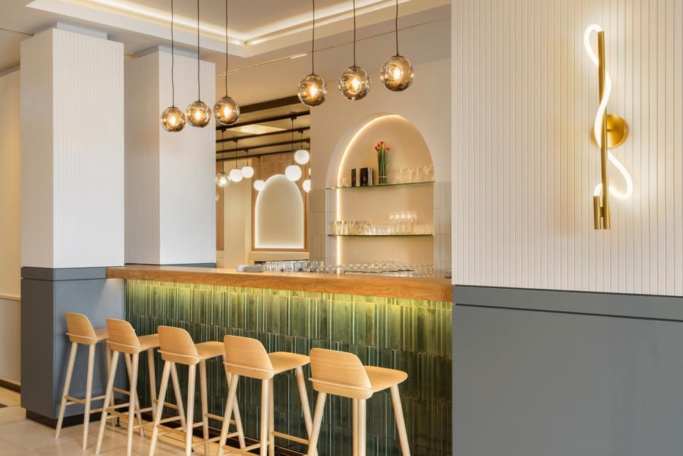 Property building, Restaurant/places to eat
