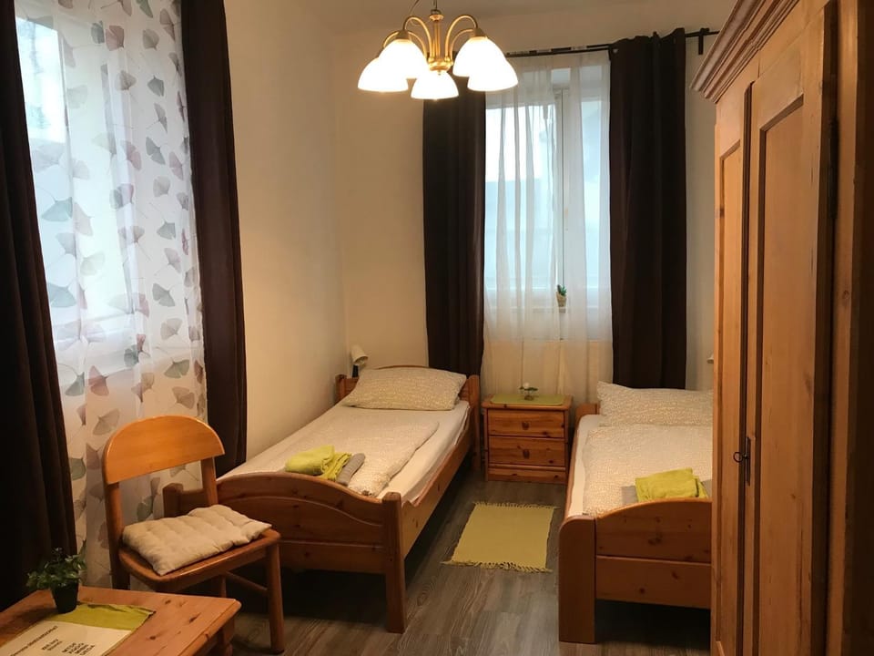 Bed, Seating area, towels