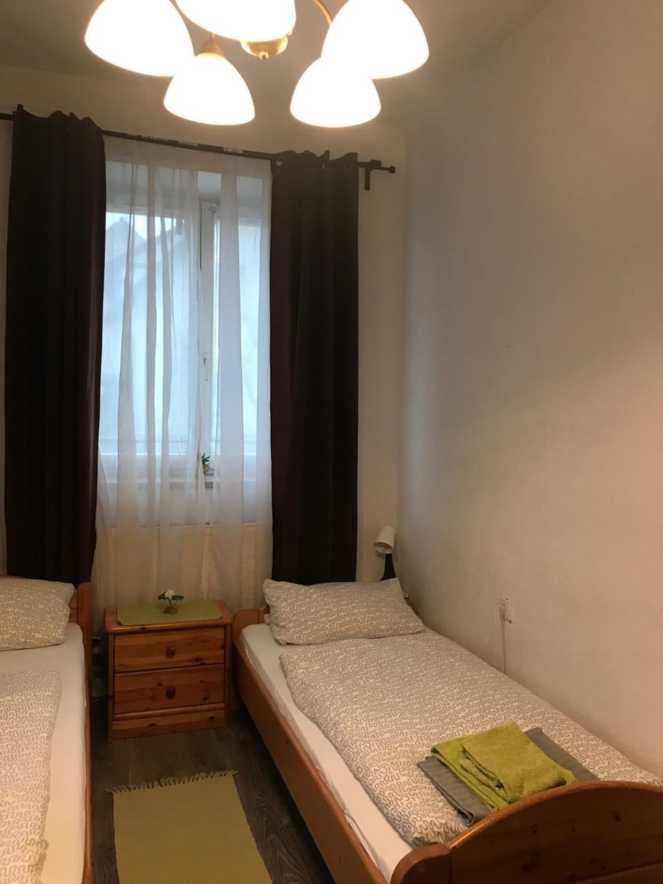 Bed, towels