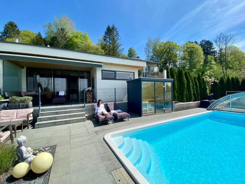 Property building, Day, Swimming pool, sunbed