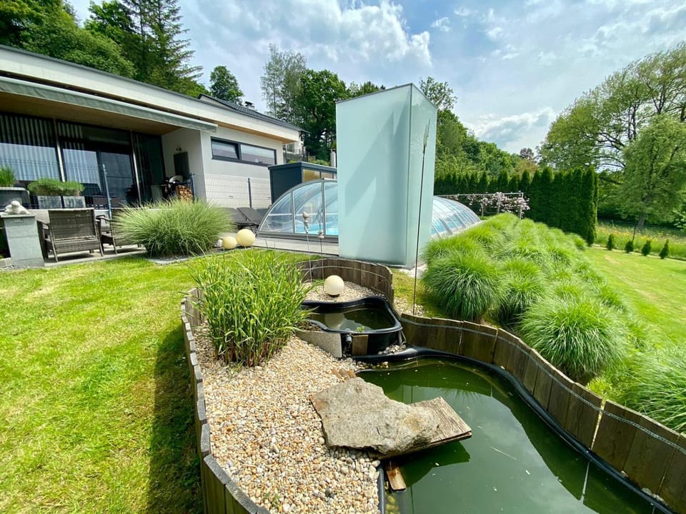 Shower, Property building, Swimming pool