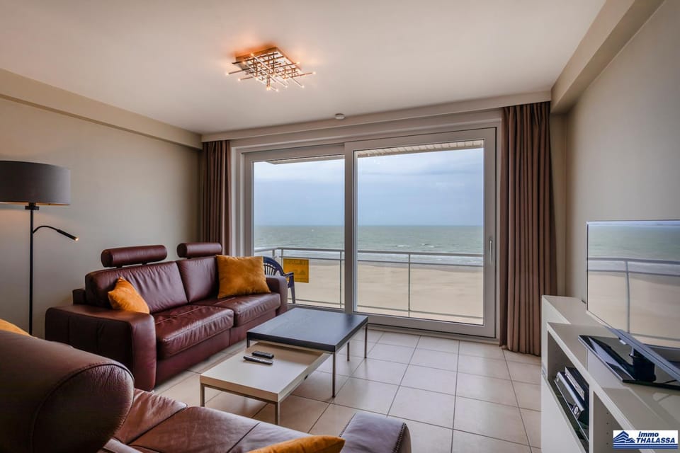 TV and multimedia, View (from property/room), Balcony/Terrace, Seating area, Sea view