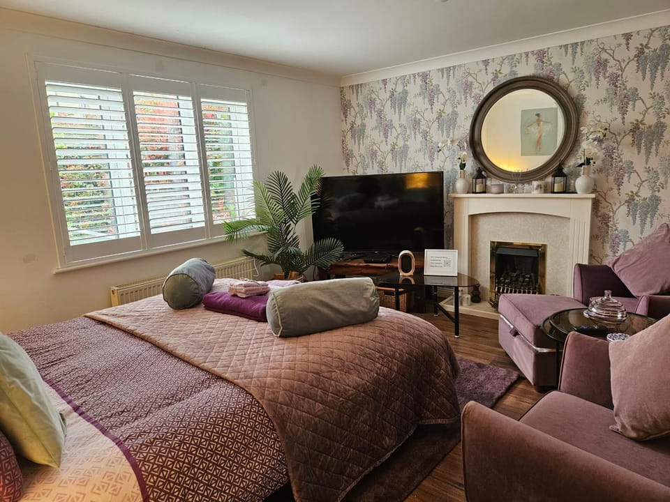 Siobhan's abode 3 Deluxe doubles and 1 king size NO PETS Vacation rental in Swindon