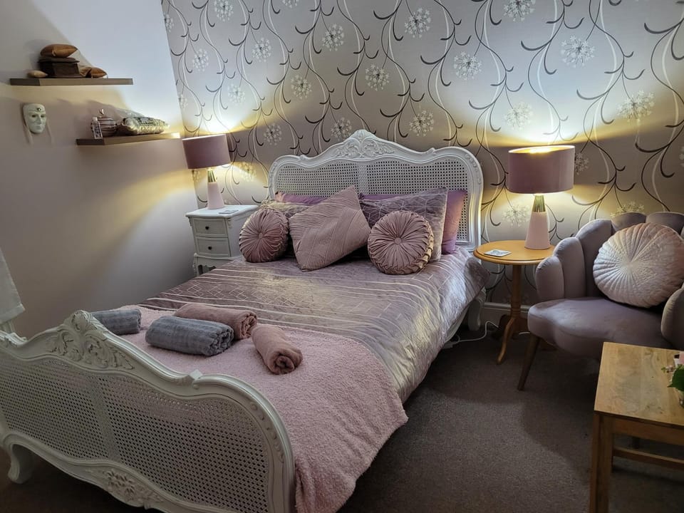 Siobhan's abode 3 Deluxe doubles and 1 king size NO PETS Vacation rental in Swindon