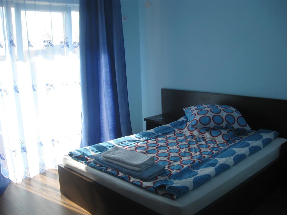Bed, TV and multimedia, Balcony/Terrace, Photo of the whole room