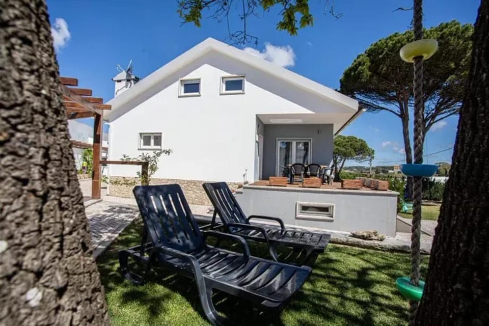 Charming House with Shared Pool in Atalaia, 110 m² House in Lisbon District