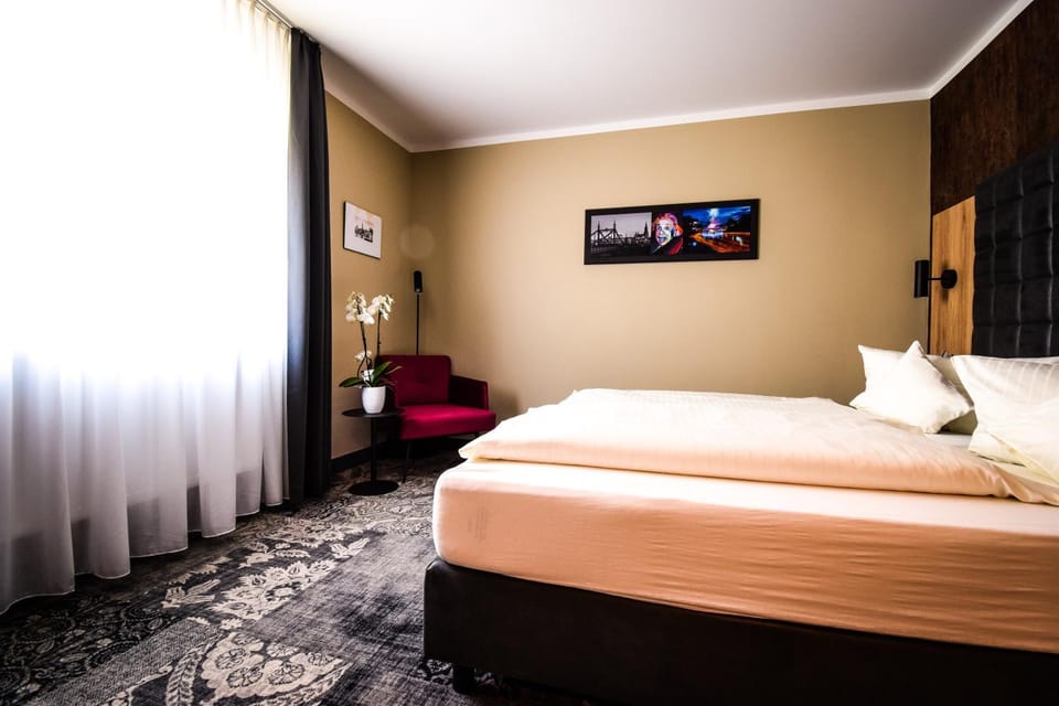 Photo of the whole room, Decorative detail