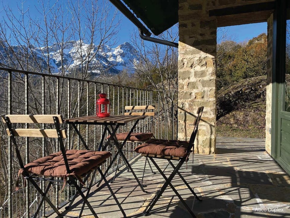 View (from property/room), Balcony/Terrace, Mountain view