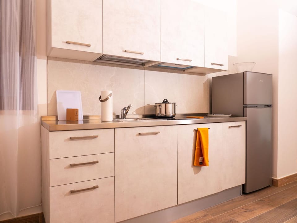 Kitchen or kitchenette, kitchen