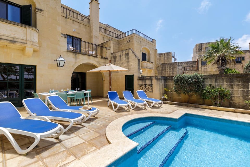 Swimming pool, sunbed