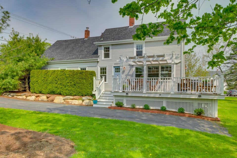 Rockland Home w/ Deck 5 Mins to Historic Downtown! House in Rockland