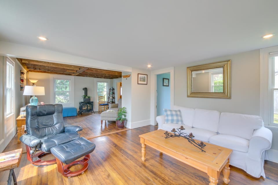 Rockland Home w/ Deck 5 Mins to Historic Downtown! House in Rockland