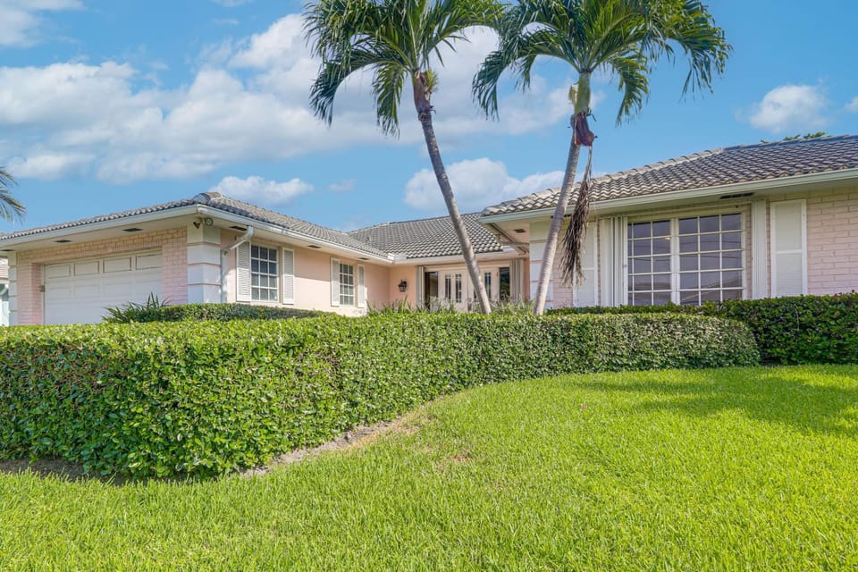 Riviera Beach Home w/ Pool - Walk to Beaches! House in Riviera Beach