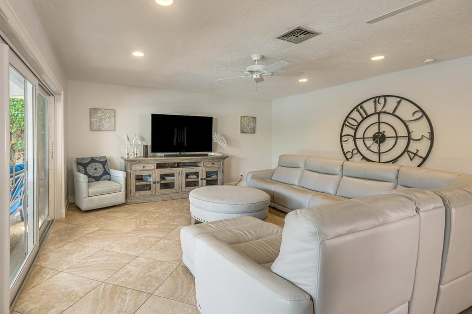 Riviera Beach Home w/ Pool - Walk to Beaches! House in Riviera Beach