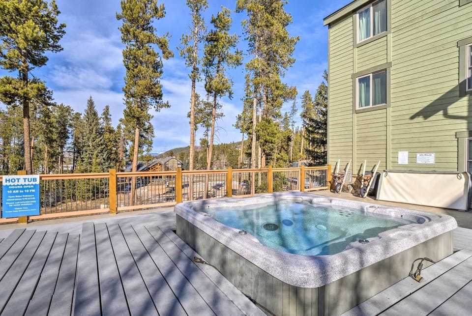 Walk to Main St & Chairlift: Breckenridge Condo! House in Breckenridge