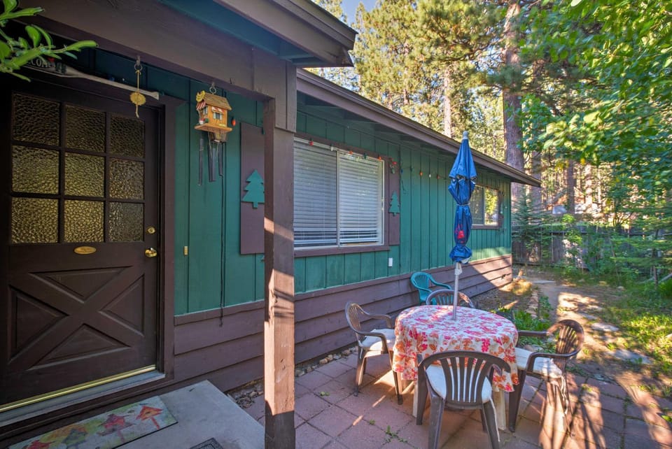 Home 1 Mi to Heavenly Mtn Resort! Unwind Fireside House in South Lake Tahoe
