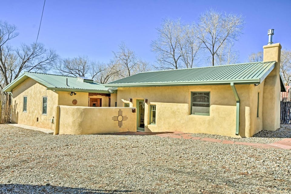 Spacious Adobe Home < 1 Mi to Downtown Taos! House in Taos