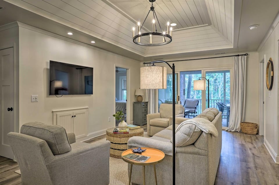 Walk to Beach! Remodeled Cottage on Sparrow Pond House in Kiawah Island