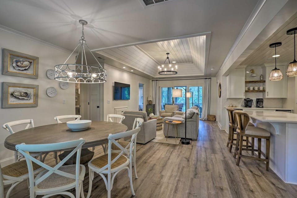 Walk to Beach! Remodeled Cottage on Sparrow Pond House in Kiawah Island