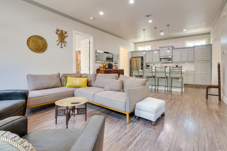 Modern Home < 1 Mi to Dwtn San Antonio & Riverwalk House in San Antonio