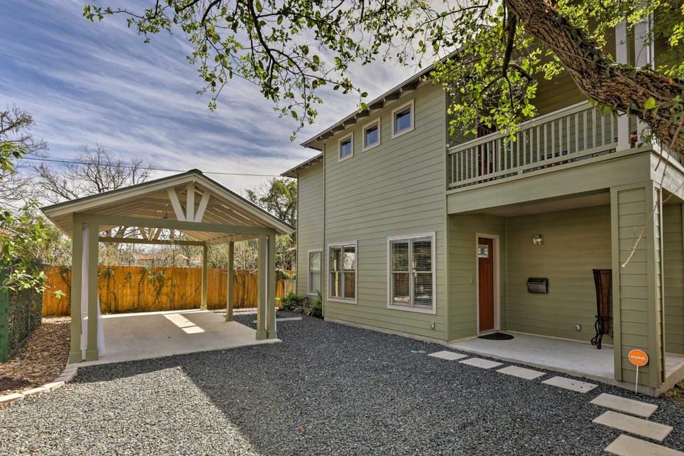 Modern Home < 1 Mi to Dwtn San Antonio & Riverwalk House in San Antonio