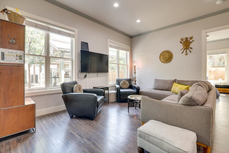 Modern Home < 1 Mi to Dwtn San Antonio & Riverwalk House in San Antonio