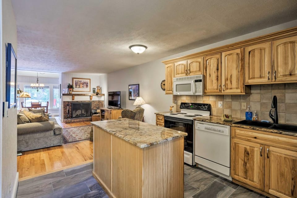Ski-In/Out Condo! Walk to Main Street Breckenridge House in Breckenridge