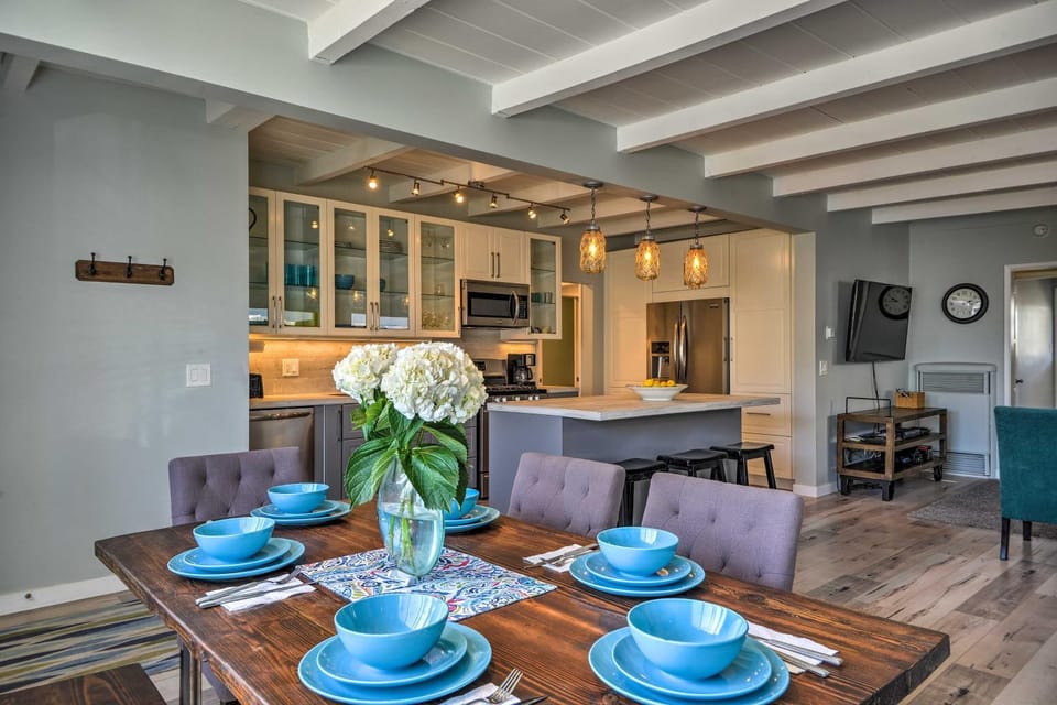 Remodeled Ventura Beach Home with Yard & Fire Pit! House in Ventura