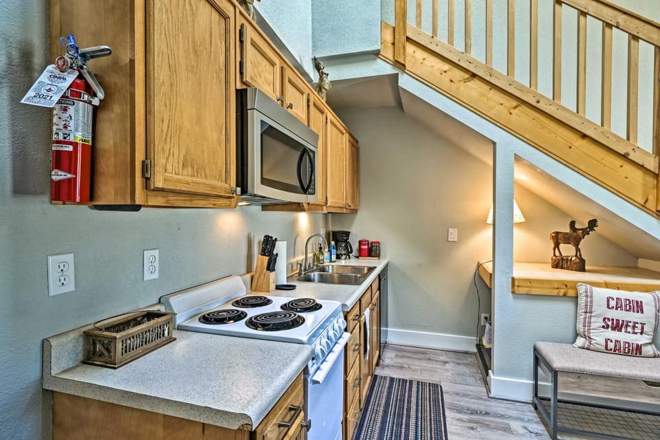2 Mi to Granby Ranch: Condo w/ Hot Tub Access House in Granby