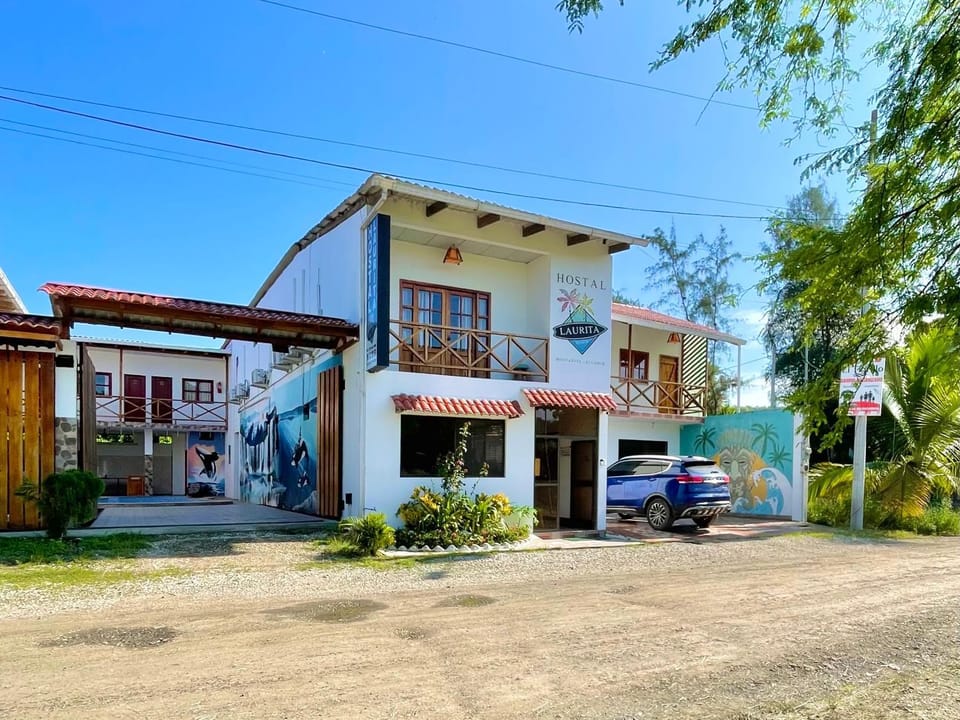 Hostal Laurita Beach Bed and Breakfast in Montanita