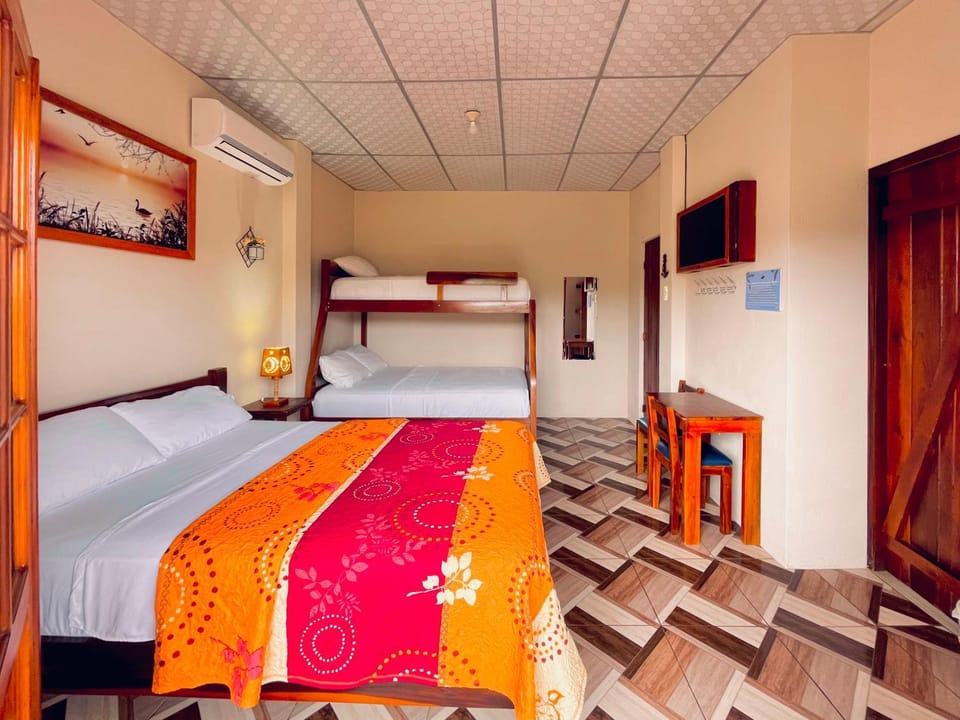 Hostal Laurita Beach Bed and Breakfast in Montanita