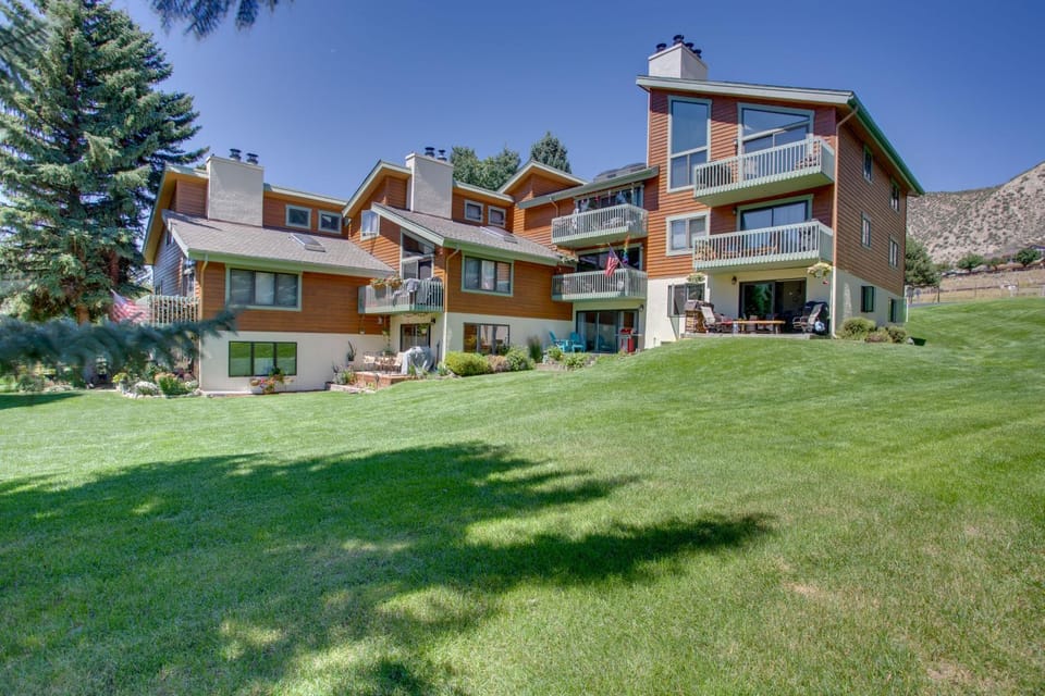 Walk to Beaver Creek Shuttle! Avon Condo w/ Deck House in Avon