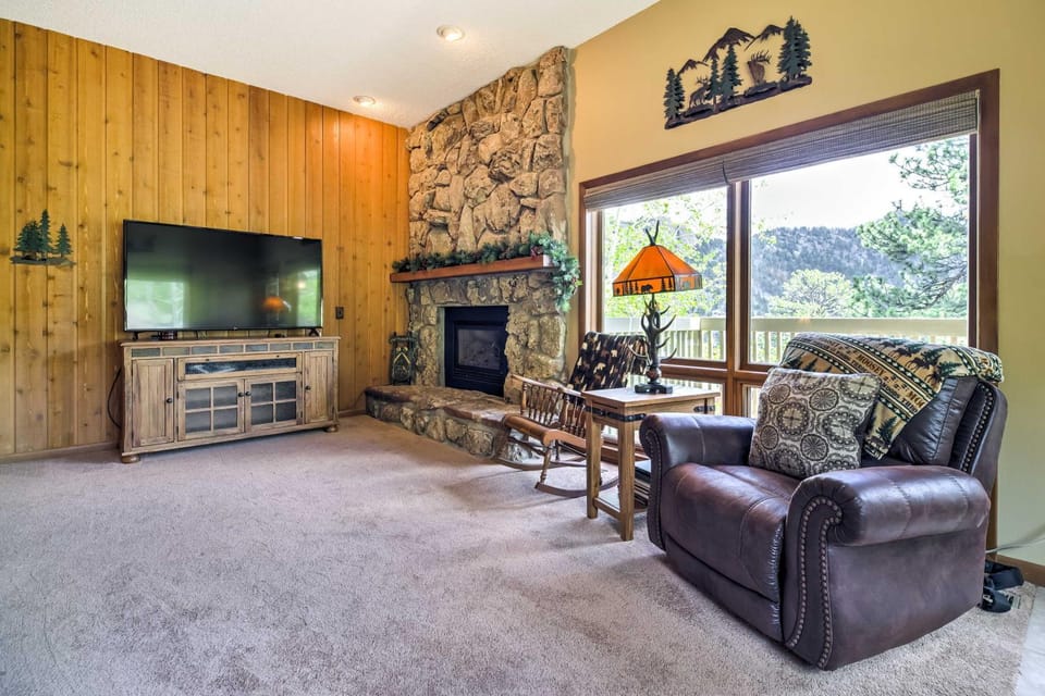 Estes Condo: 3 Mi to Rocky Mountain National Park House in Estes Park