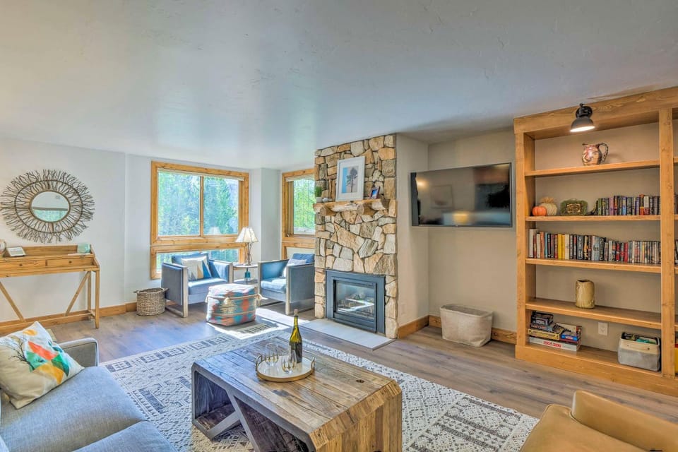 Walk to Gondola & Main St: Peak 9 Condo w/ Balcony House in Breckenridge