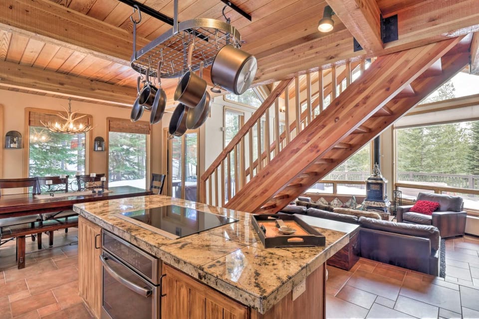 Snowshoe & Ski: Home w/ Mtn-View Deck in Breck! House in Summit County