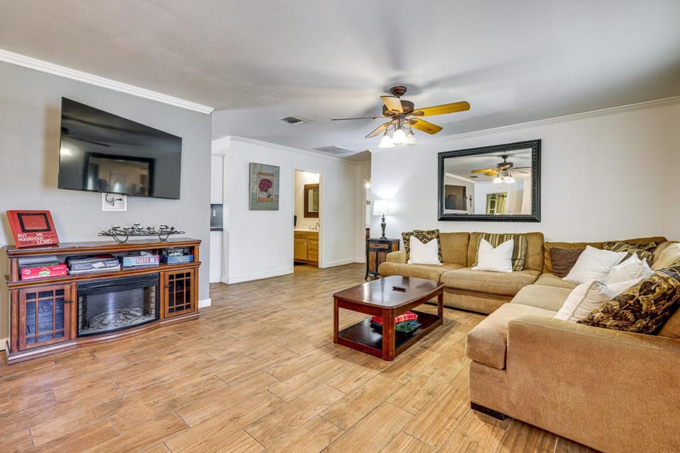 Charming Lake Retreat with Patio and Boat Parking! House in Canyon Lake