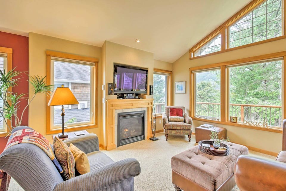 Spacious Family Townhome Walk to Beach and Downtown House in Manzanita