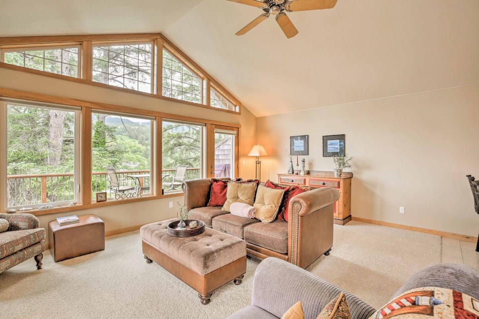 Spacious Family Townhome Walk to Beach and Downtown House in Manzanita