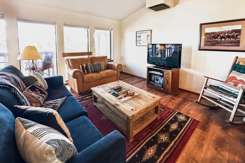 Cozy Pagosa Condo: Stunning Mountain & Lake Views! House in Colorado