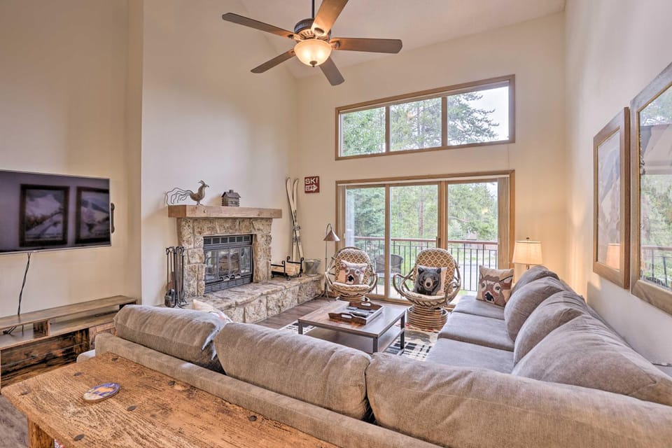 Walk to Lift: Townhome w/ Shuttle in Breckenridge! House in Breckenridge
