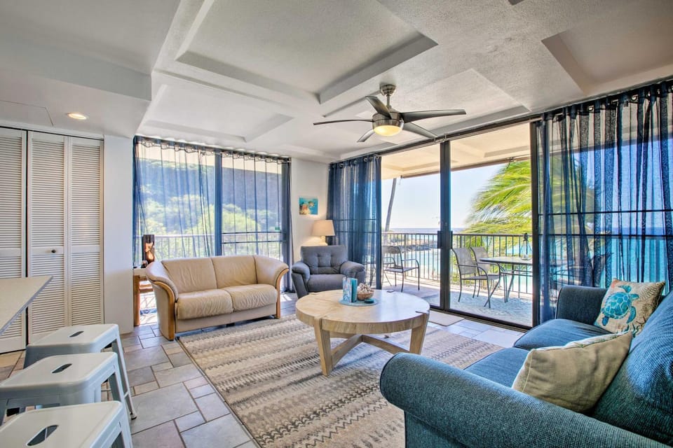 Stunning Makaha Condo w/ Pool Access + Ocean View! House in Makaha