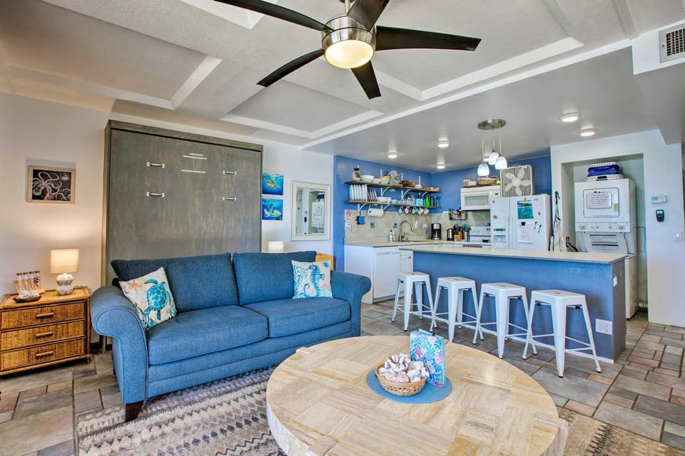 Stunning Makaha Condo w/ Pool Access + Ocean View! House in Makaha