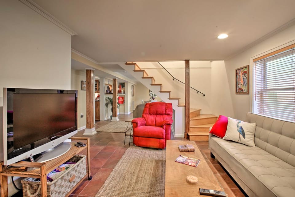 4 Mi to French Quarter: NOLA Apt w/ Garden Patio Apartment in New Orleans