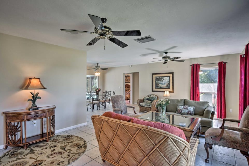 Waterfront Marco Island Home w/ Heated Pool & Dock House in Marco Island