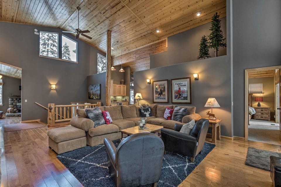 Tahoe Donner Mountain Cabin: Surrounded by Forest! Cabin in Truckee