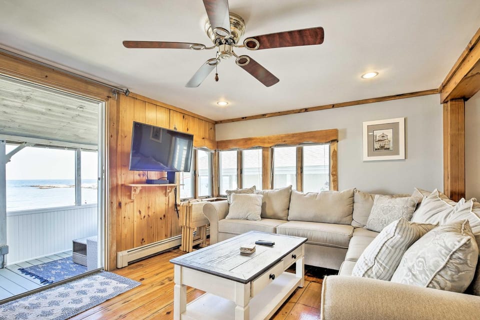 Oceanfront Cape Cod Home w/ Porch, Yard + Grill! House in Ocean Bluff Brant Rock