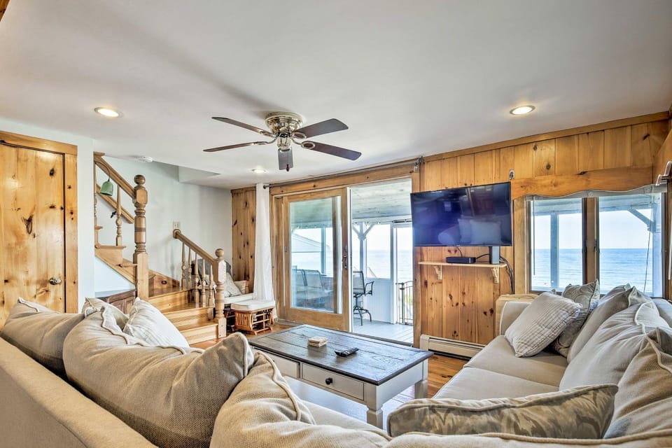 Oceanfront Cape Cod Home w/ Porch, Yard + Grill! House in Ocean Bluff Brant Rock