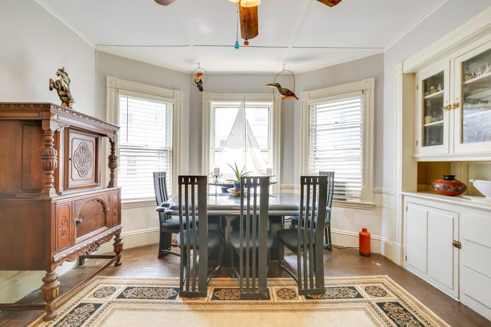 Quaint Beverly Townhome: Walk to Beach & Downtown! House in Salem