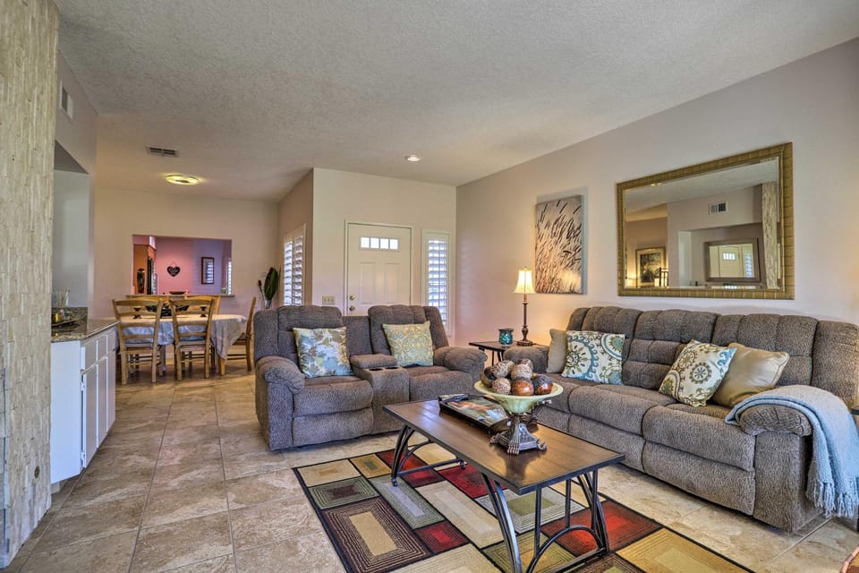 Palm Desert Country Club Home w/ Pool Access! House in Palm Desert